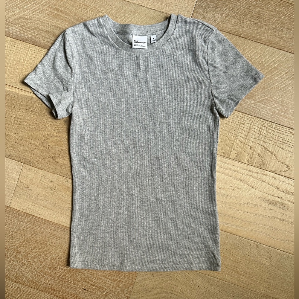 Aritzia HomeStretch t-shirt small EUC